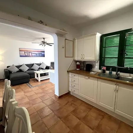 Дом отдыха The Sallies - 3 Bedroom With Private Pool Тиас