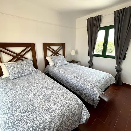 The Sallies - 3 Bedroom With Private Pool Дом отдыха *