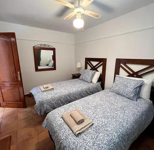 בית נופש The Sallies - 3 Bedroom With Private Pool