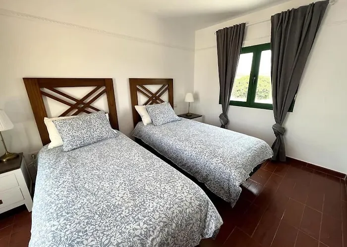 The Sallies - 3 Bedroom With Private Pool Casa de Férias *