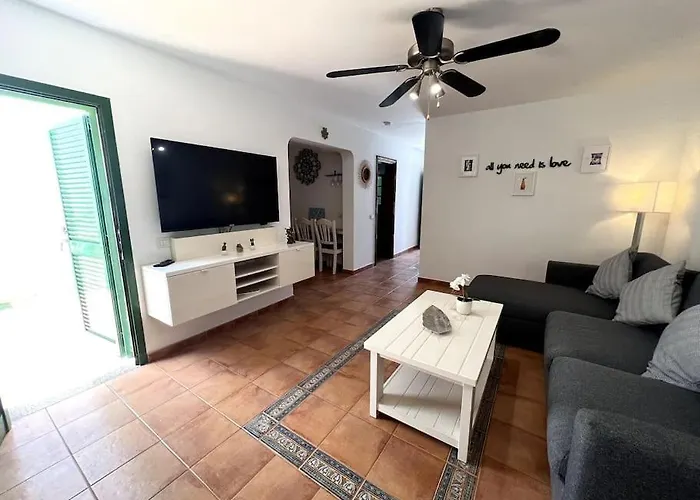 펜션 The Sallies - 3 Bedroom With Private Pool 티아즈