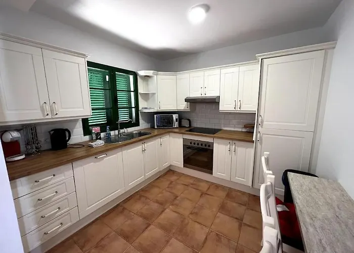 The Sallies - 3 Bedroom With Private Pool 펜션 *