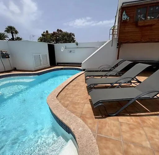 펜션 The Sallies - 3 Bedroom With Private Pool 티아즈